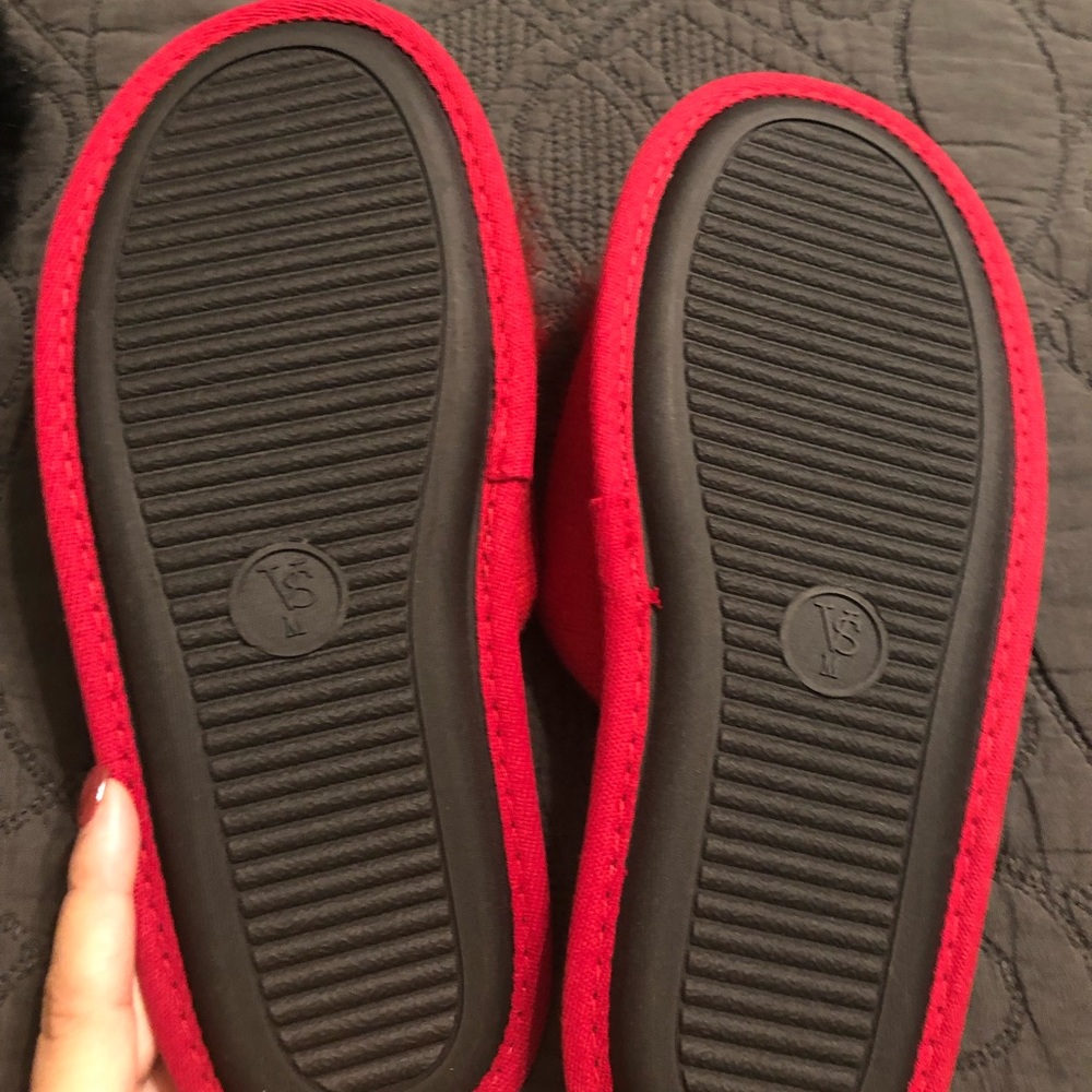 Victoria’s Secret Pom Pom slippers Red Medium - Picture 4 of 4